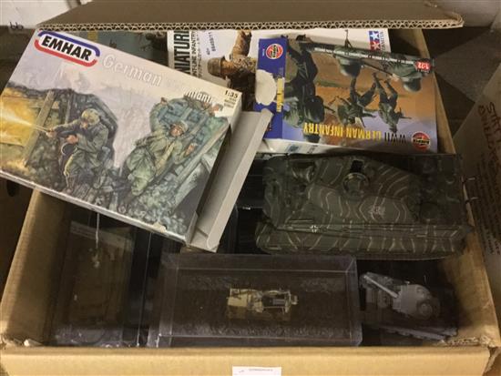 40+ Deagostini combat tanks/armoured vehicles in plastic display cases, Airfix & other infantry figures, etc.